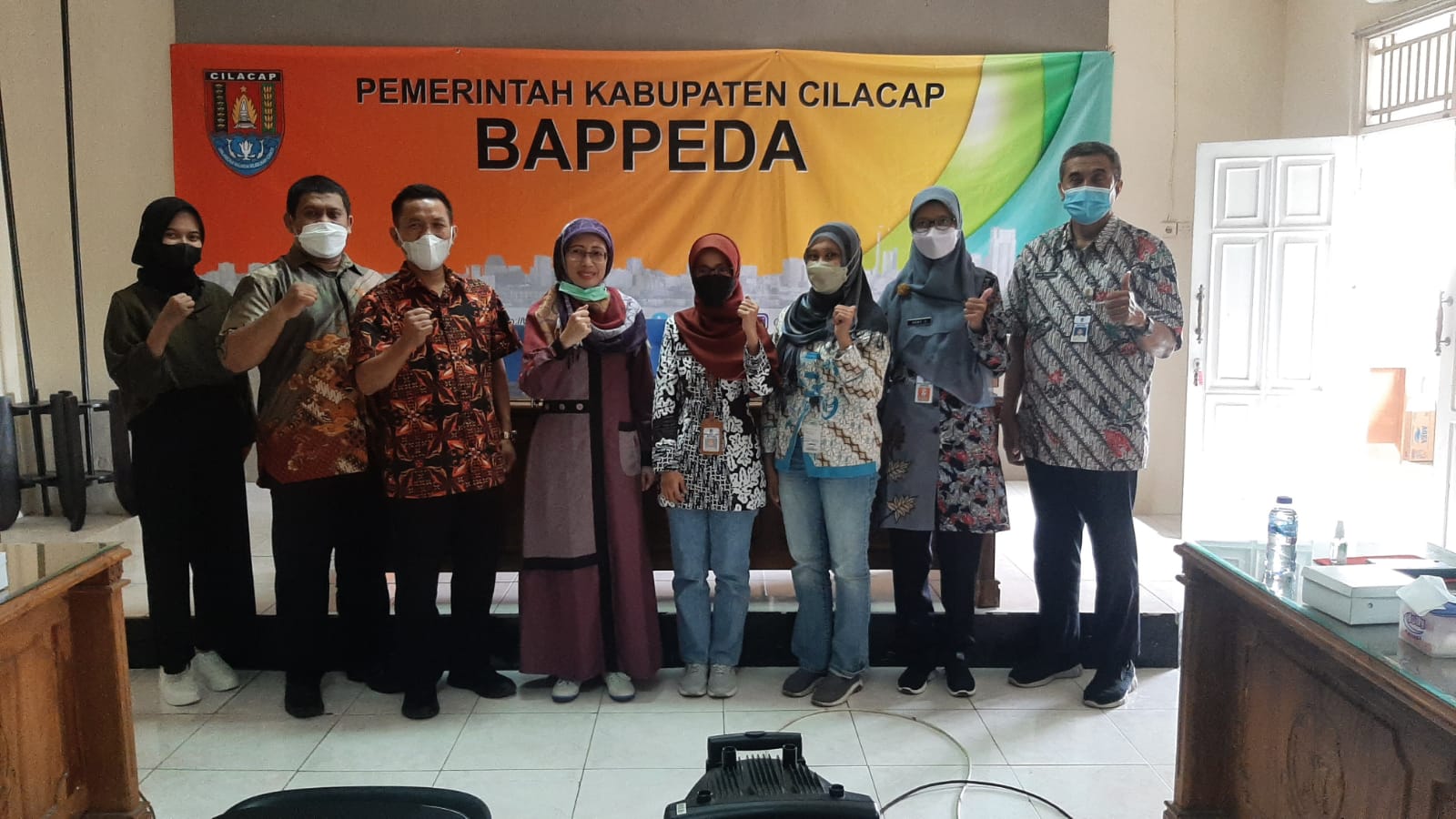 KUNJUNGAN KERJA BADAN PERENCANAAN PEMBANGUNAN DAERAH KABUPATEN CIAMIS TERKAIT KOORDINASI RENCANA PENANGGULANGAN KEMISKINAN DAN TANGGUNG JAWAB SOSIAL DAN LINGKUNGAN PERUSAHAAN (TJSLP) / CORPORATE SOCIAL RESPONSIBILITY (CSR) DI KABUPATEN CILACAP 