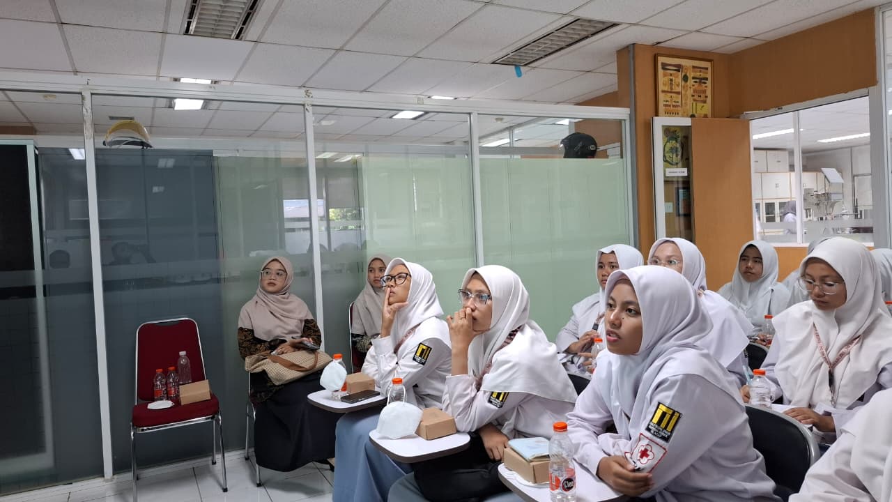 Siswa SMA IT Nurul Ihsan Boarding School Cilacap