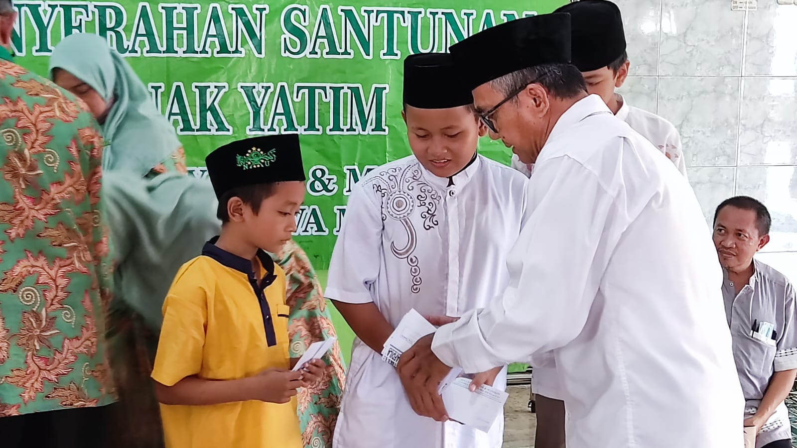 Anak yatim di lingkungan RSU Afdila Cilacap