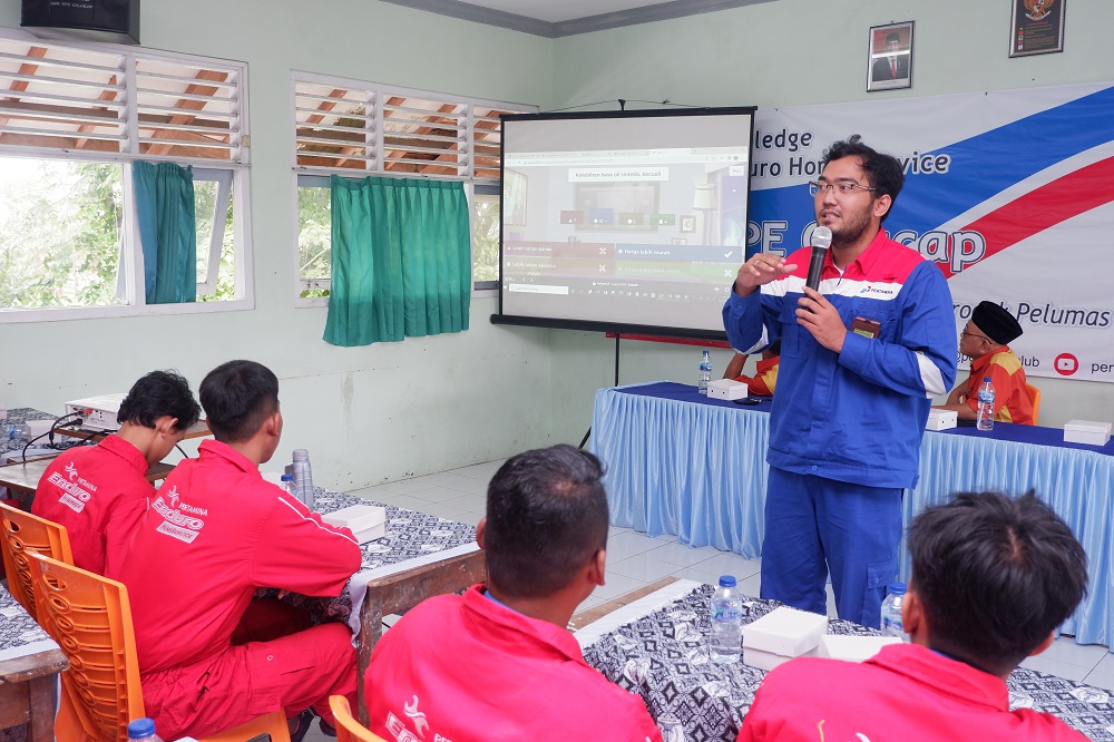 Pelajar SMK YPE Cilacap