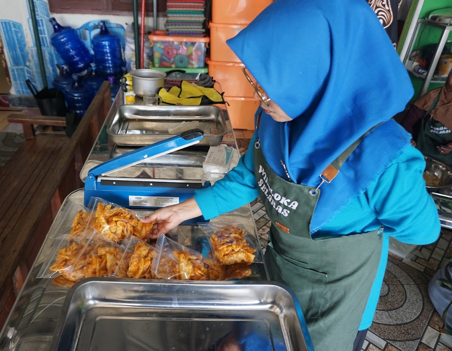 WIRALOKA CEMERLANG (Wirausaha Lokal Ciptakan Masa Depan Gemilang)