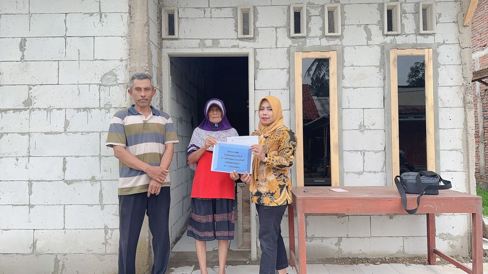 ibu Turyani Dusun Karang Tengah Lor Cimanggu