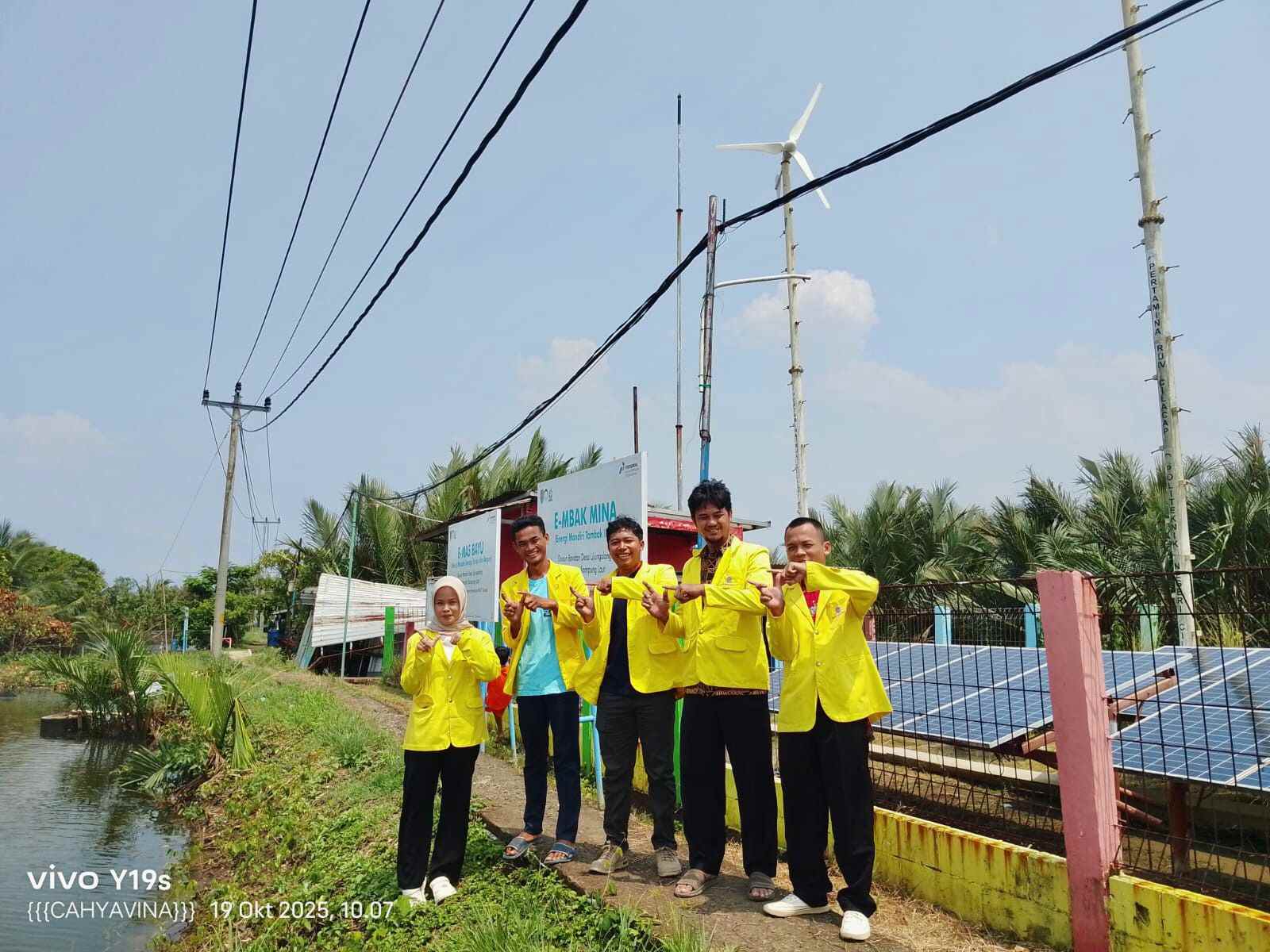 2 orang mahasiswa dari Desa Ujungalang yang merupakan local hero Program TJSL RU IV Cilacap an:
 1. Mohammad Jamaludin : Universitas Terbuka -  Jurusan Managemen
2. Mario Claudius Riski Tegar Saputra : UNAIC - Jurusan Bisnis Digital
