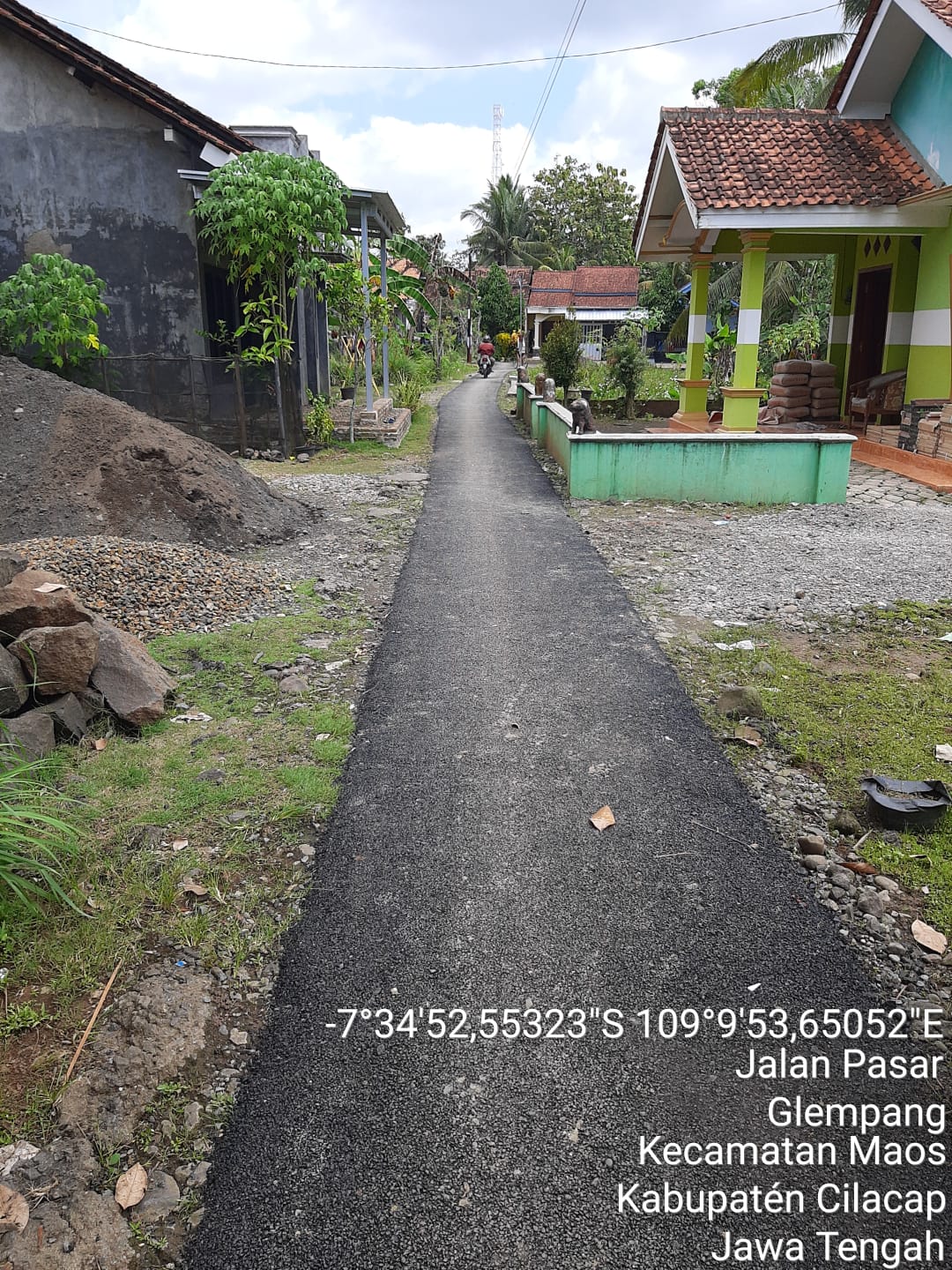 BANTUAN PENINGKATAN JALAN DESA GLEMPANG KEC MAOS KAB CILACAP