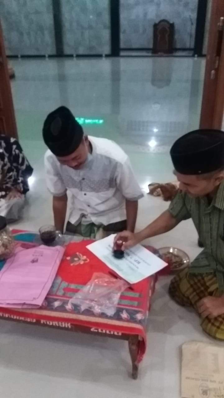 Keluarga Almarhum Iwan di Desa Datar Kecamatan Dayeuhluhur