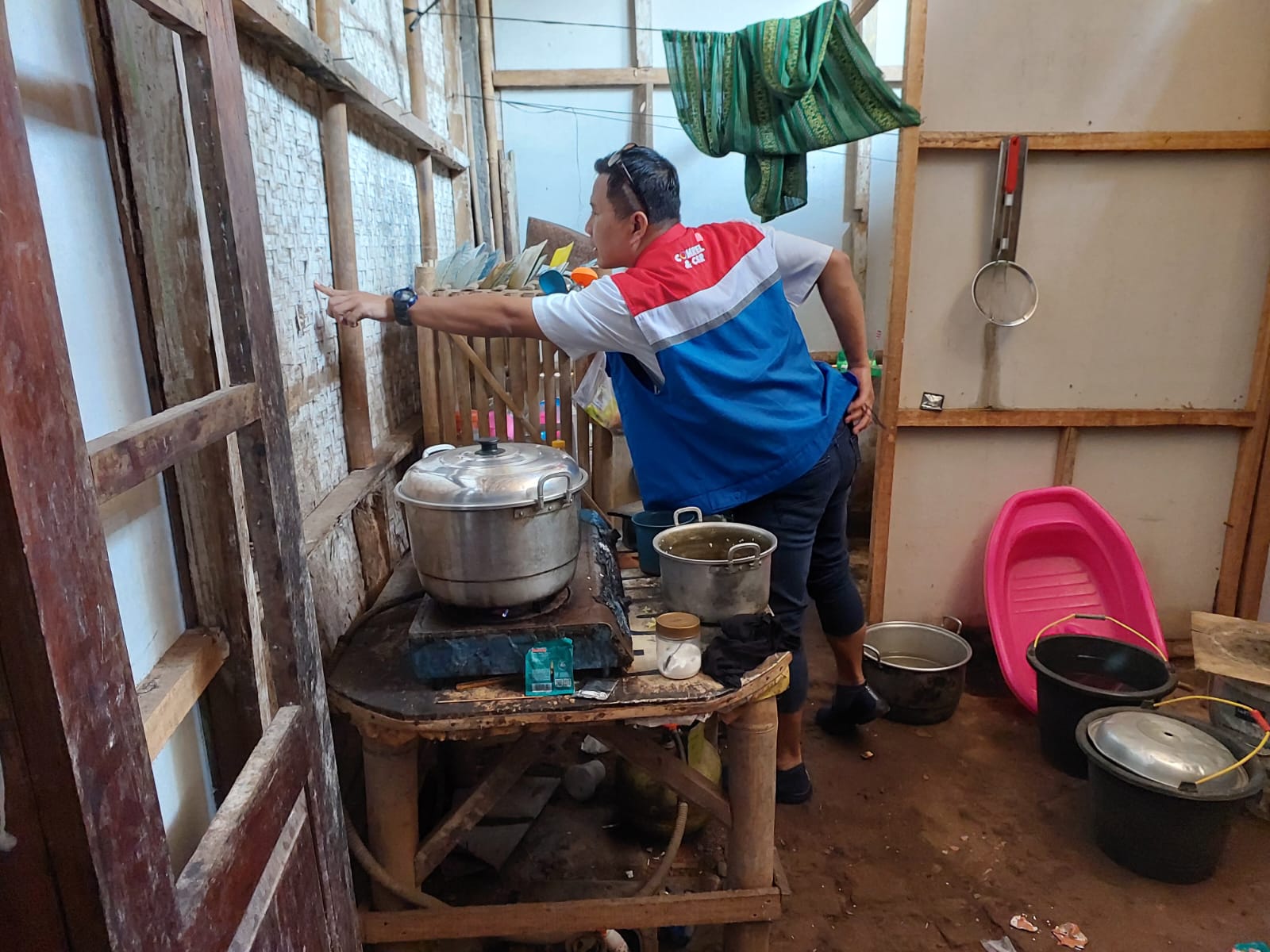 Nama Penerima Manfaat : Kadi Setiawan Harjito
Alamat : Jalan Damarwulan Dusun Panggungsari, RT 11 RW 4, Desa Pasuruhan, Kecamatan Binangun 
