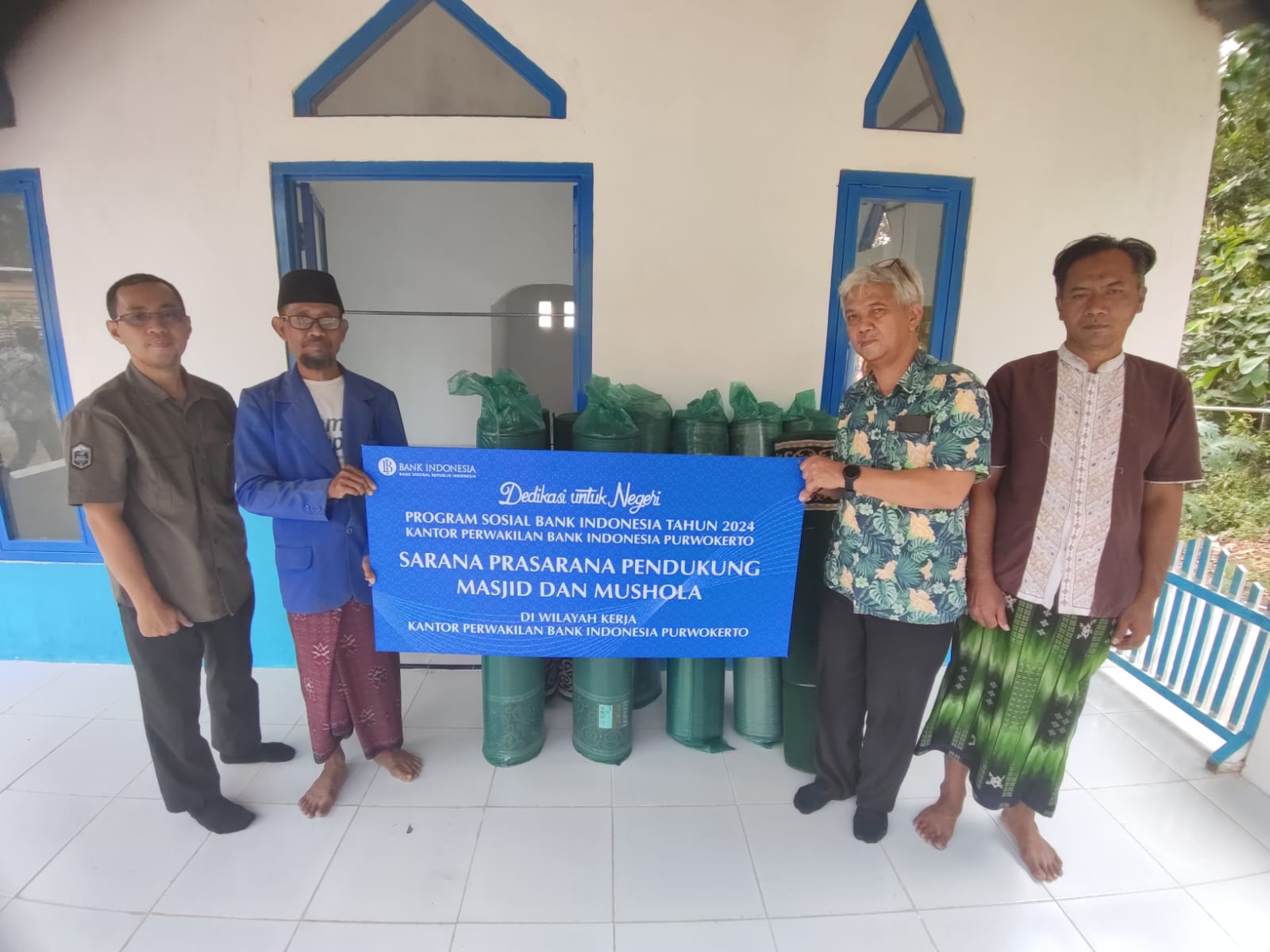 Bantuan Program Sosial Bank Indonesia Sarana dan Prasarana Kebutuhan Masjid di Wilayah Kerja KPwBI Purwokerto