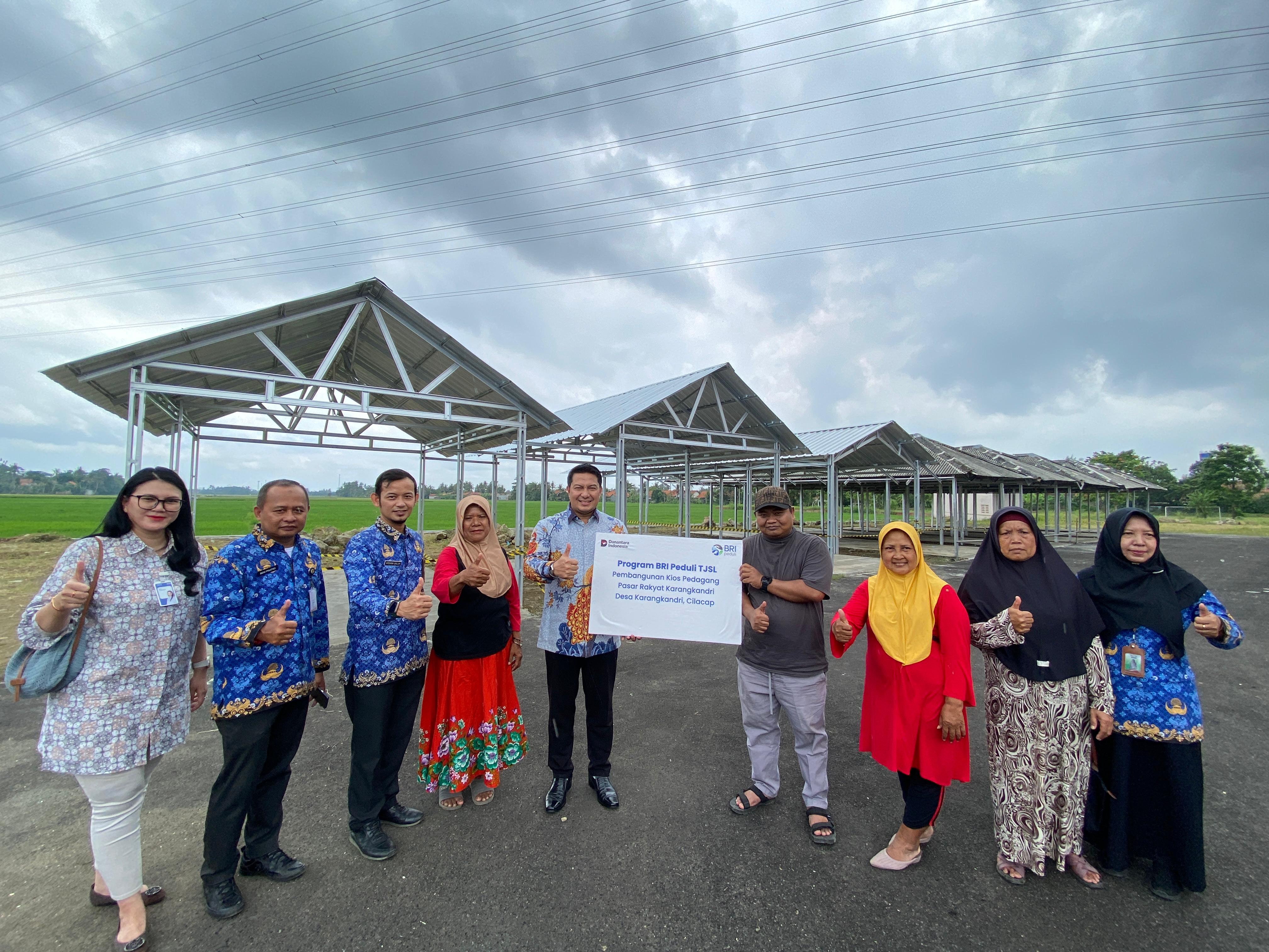 Pedagang Pasar Rakyat Karangkandri Desa Karangkandri, Kabupaten Cilacap