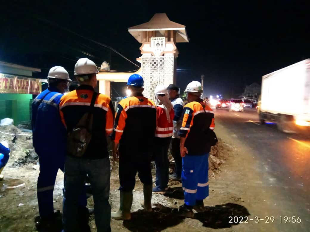 Jalan di Desa Tritih Kulon