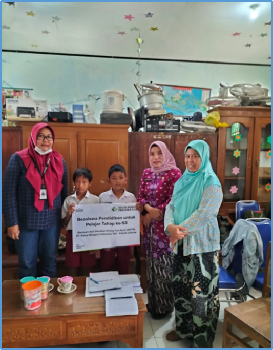 200 siswa dari keluarga miskin di sekitar pabrik dan tambang