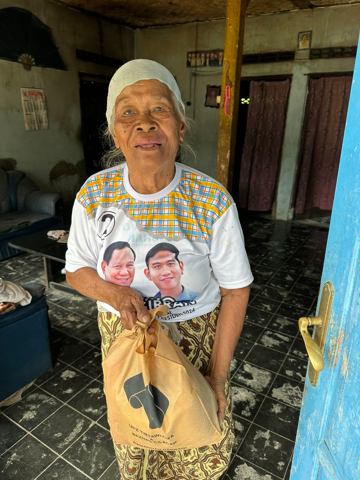 Warga Desa Mulyasari, Kecamatan Majenang
