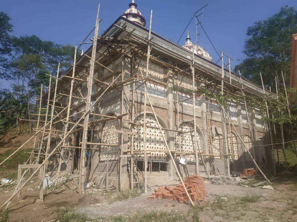 Rumah ibadah / masjid di Desa Sarwodadi Kecamatan Kawunganten