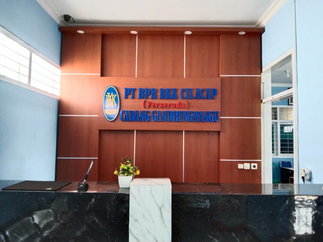 Pembelian Vitamin & Masker Kantor Gandrungmangu