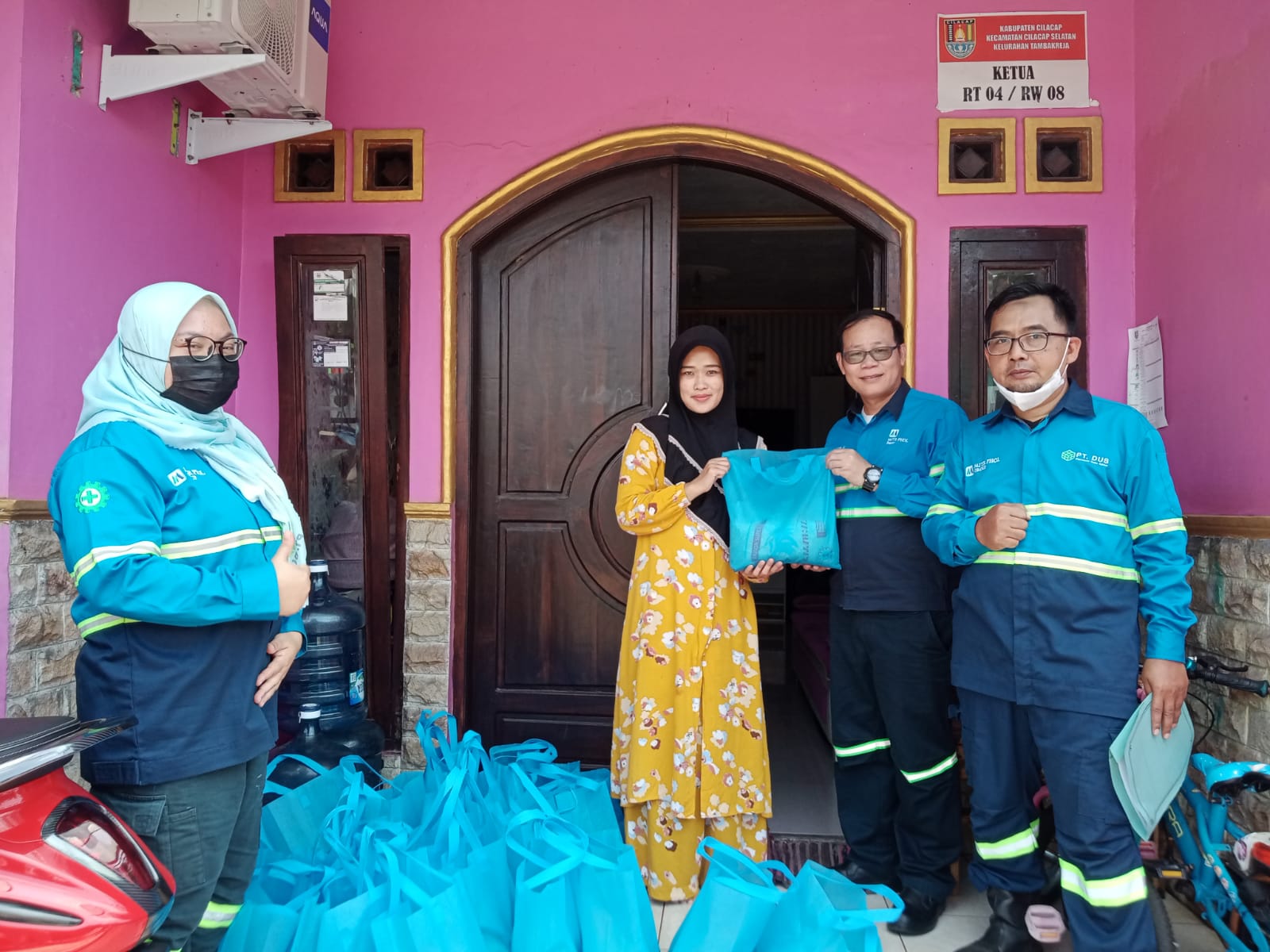 Warga tidak mampu sekitar PT. DUS Cilacap