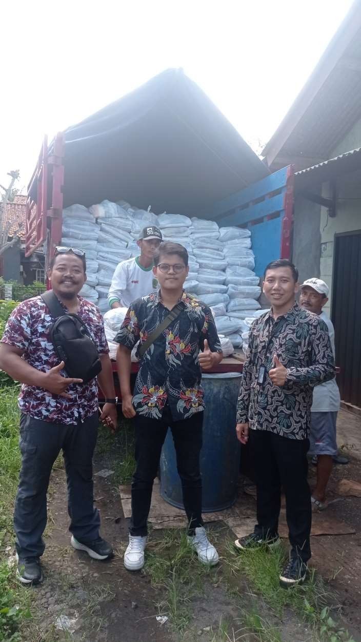 Masyarakat kurang mampu di Kabupaten Cilacap melalui Yayasan Lukman Hikmah Barokah
