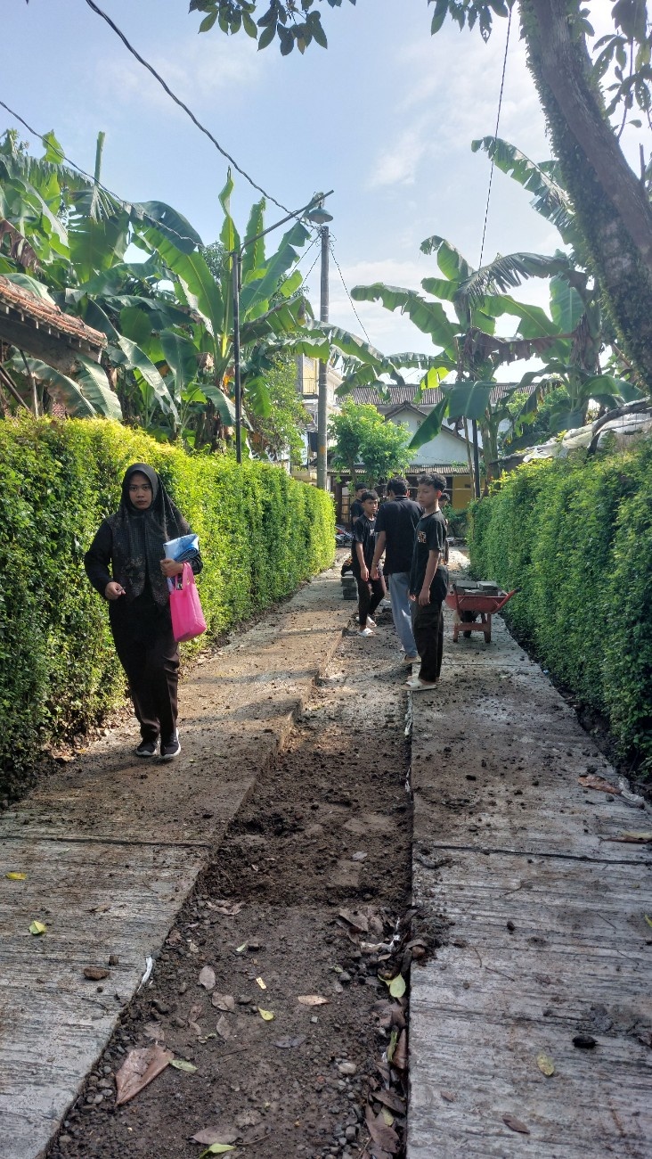 Warga Desa Salakan, Kesugihan, Cilacap