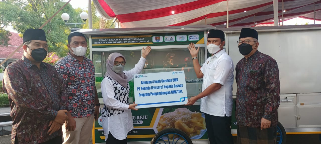 Program Pengembangan UMK-Penyerahan Gerobak Usaha Kerjasama Dengan Baznas sebanyak 4 unit