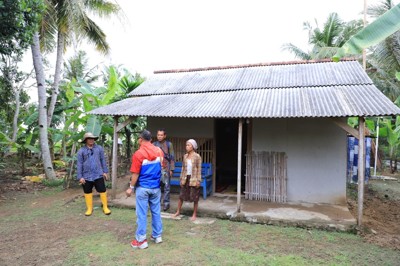 Masyarakat  kurang mampu di Desa Panikel, Kecamatan Kampung Laut an. Dasirah  Dusun Panikel, RT 01 RW 08 Desa Panikel, Kecamatan Kampung Laut