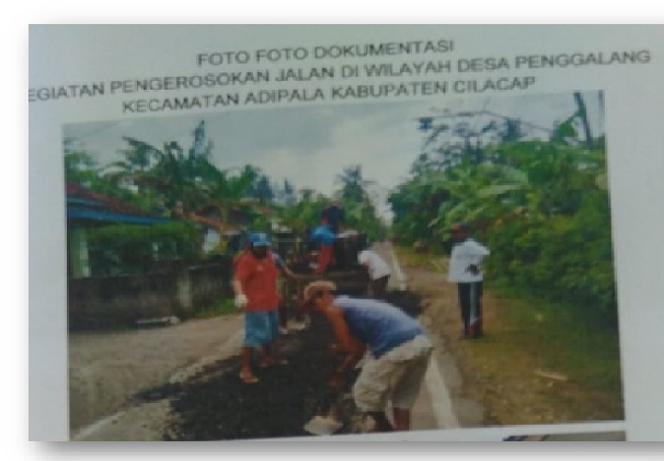 Bantuan pembelian batu krosok untuk pengurugan atau perbaikan jalan desa penggalang