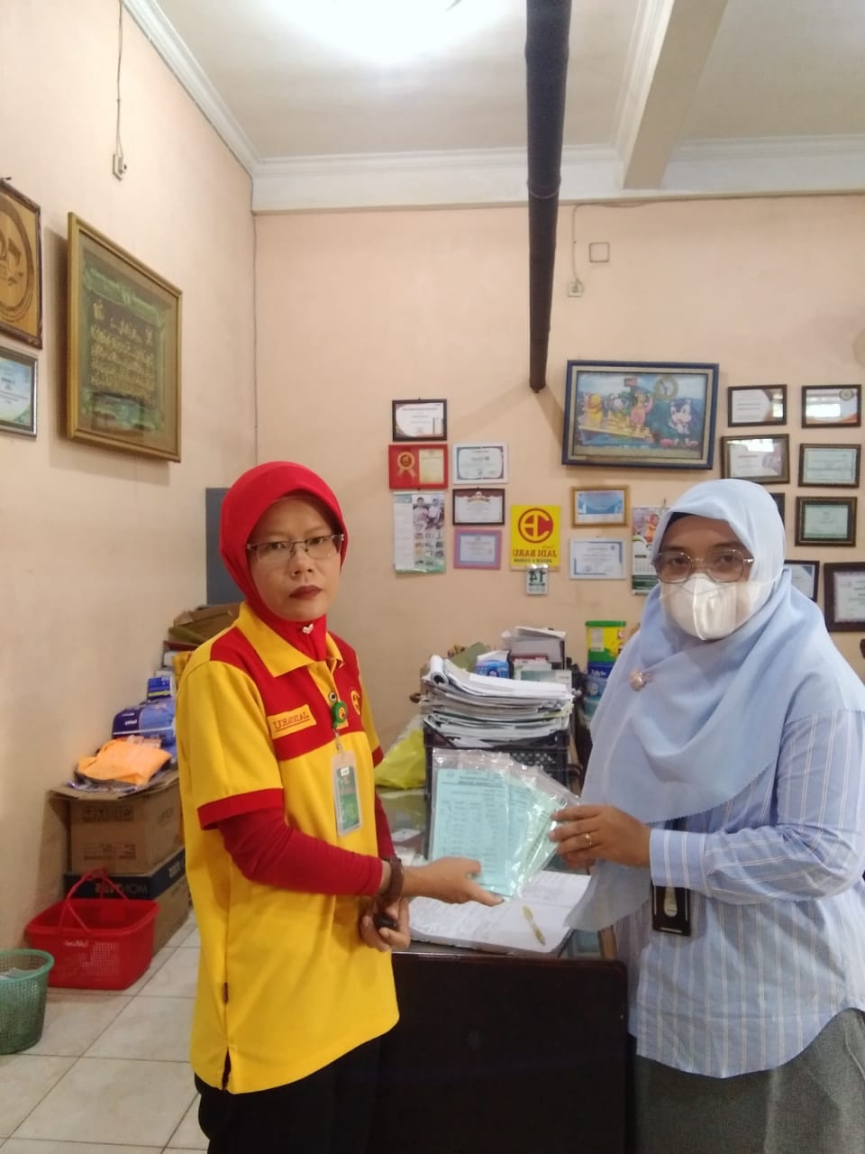 4 orang siswa kurang mampu an. M. Fakhri Shidqi, Tsalitsa Qotrunnada, Via dan Arina