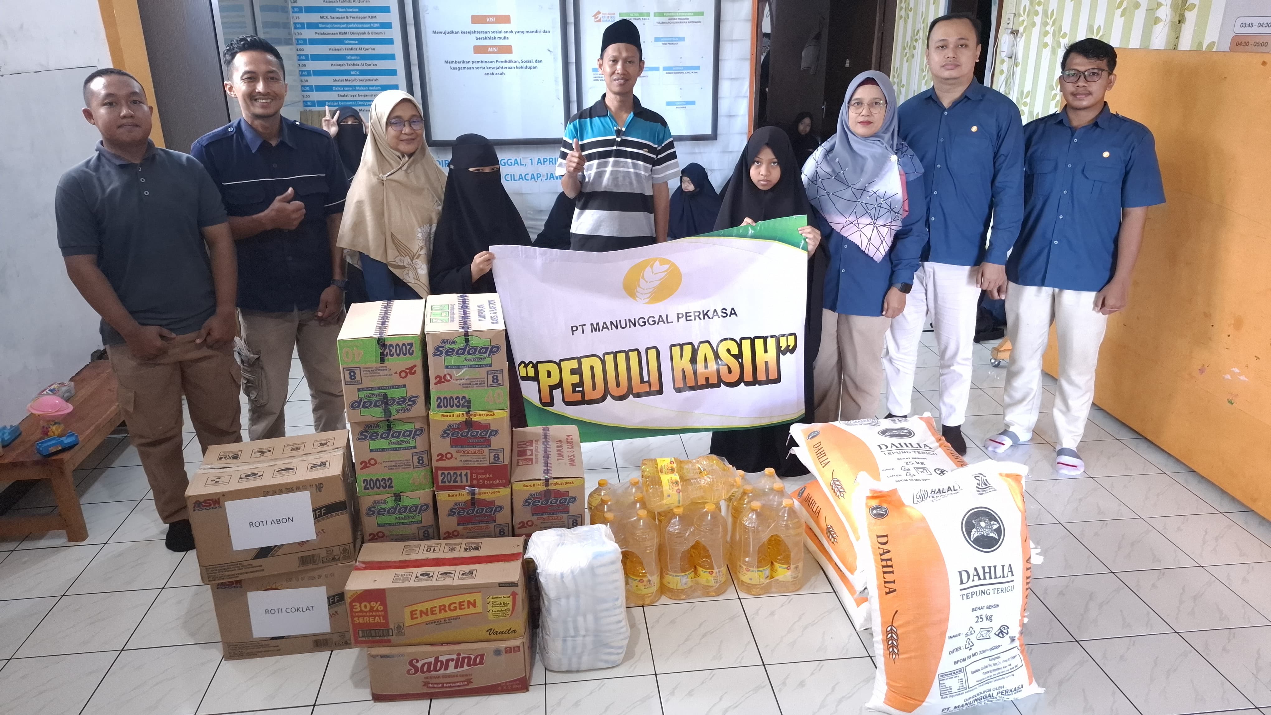 Anak penghuni panti asuhan Asuhan Khoiru Ummah, Jl. Jawa 14A/47 Cilacap