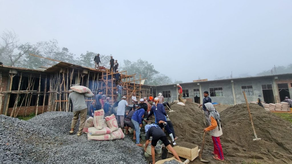 PONDOK PESANTREN ASSASUNNAJAAH - KESUGIHAN