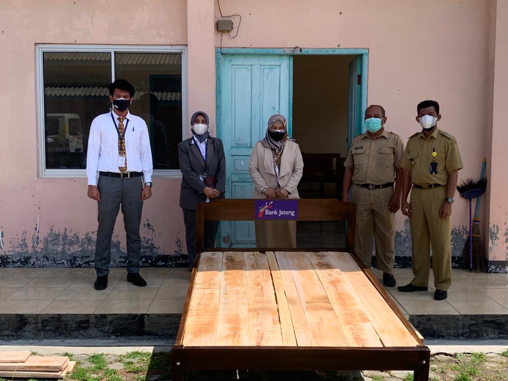 PEMEBERIAN TEMPAT TIDUR PASIEN 