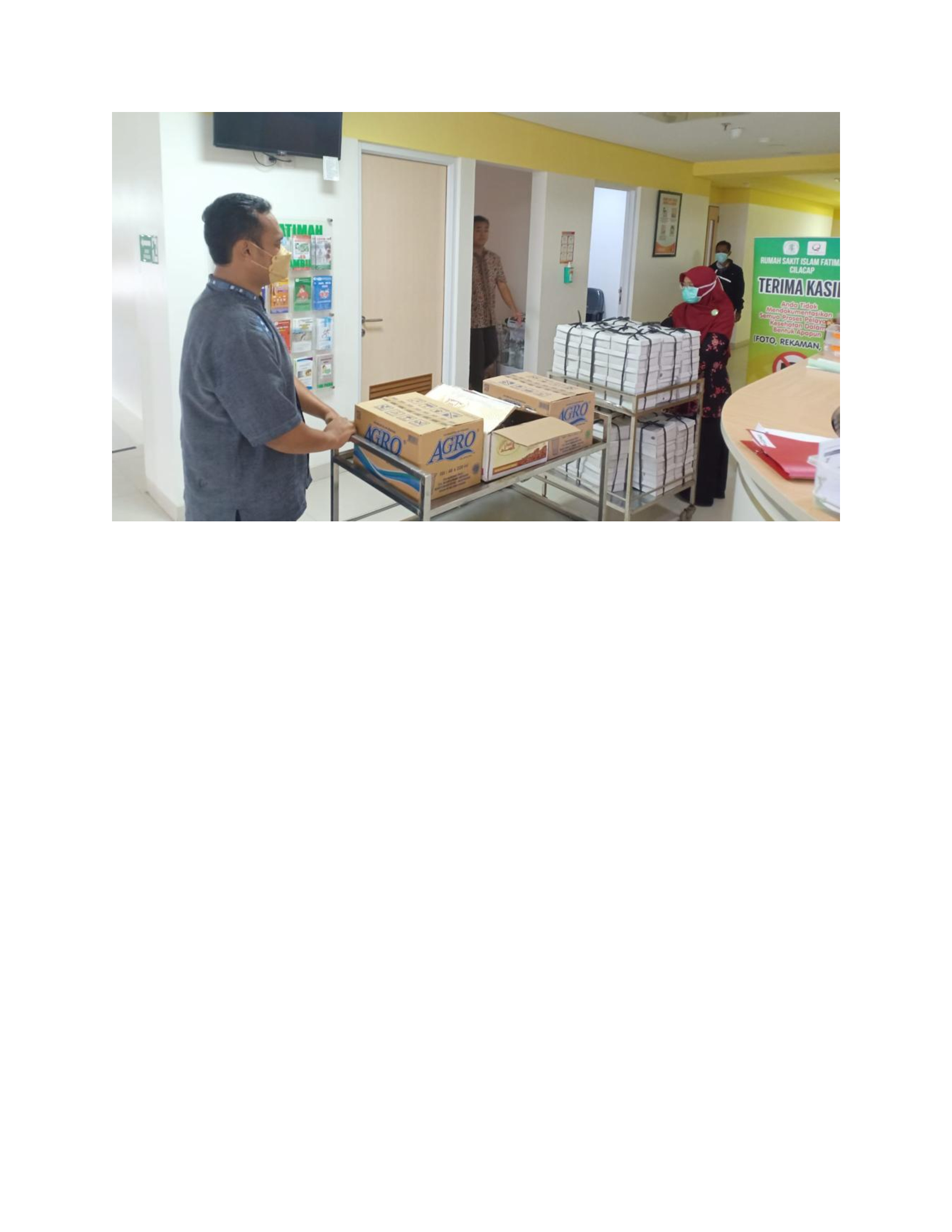 Pemberian bantuan iftor untuk penunggu pasien
