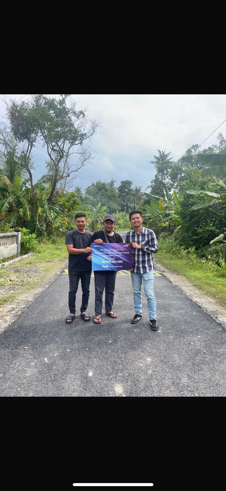 Jalan Lapangan Desa Kedungreja 