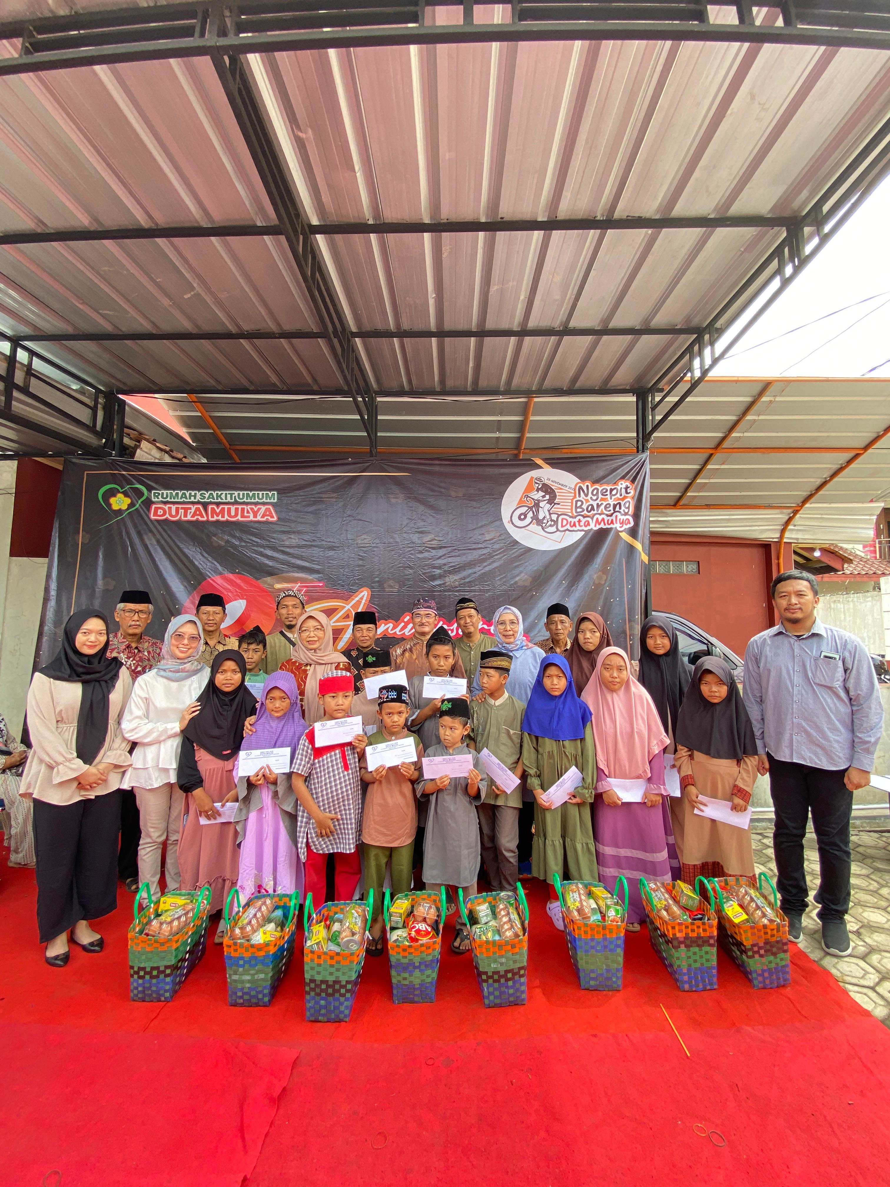 Anak yatim di sekitar RSU Duta Mulya Majenang