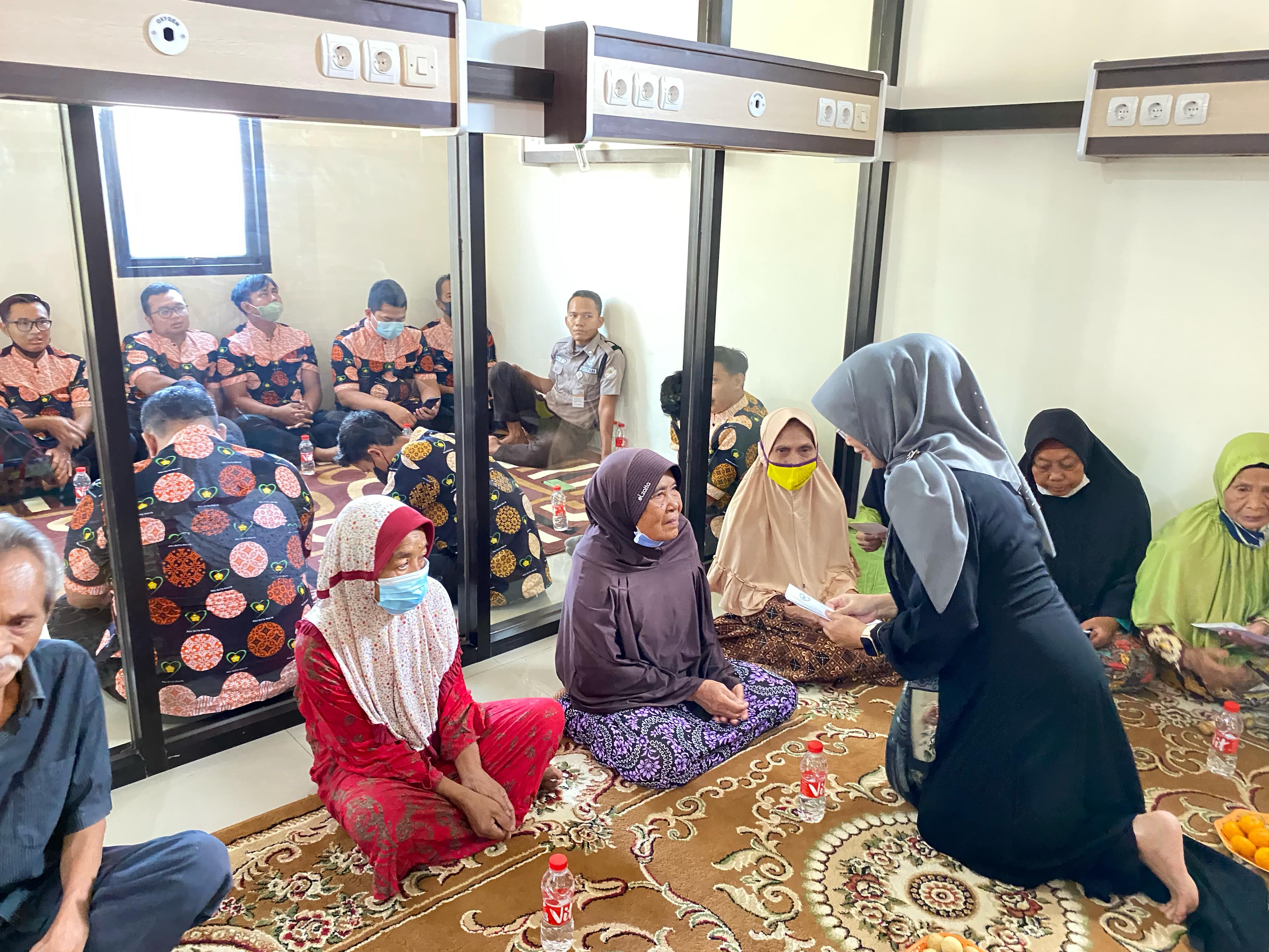 Warga dhuafa yang tinggal di sekitar RSU Duta Mulya Majenang