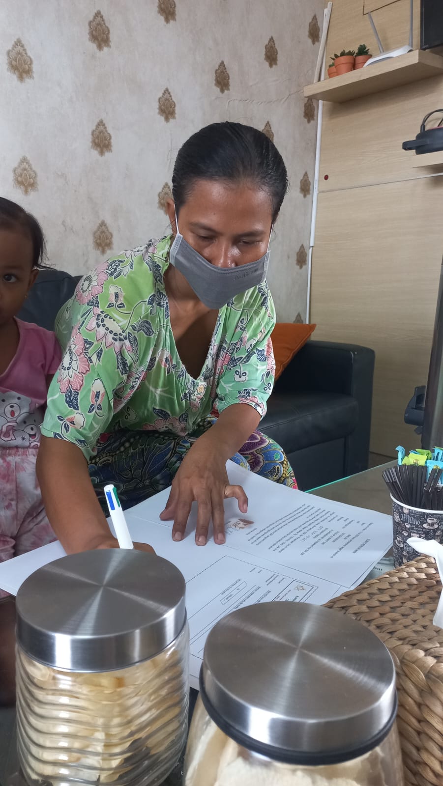 Ibu Marlina, Jl. Banjaran No. 30 RT. 04 RW. 22 Kelurahan Donan Kecamatan Cilacap Tengah 