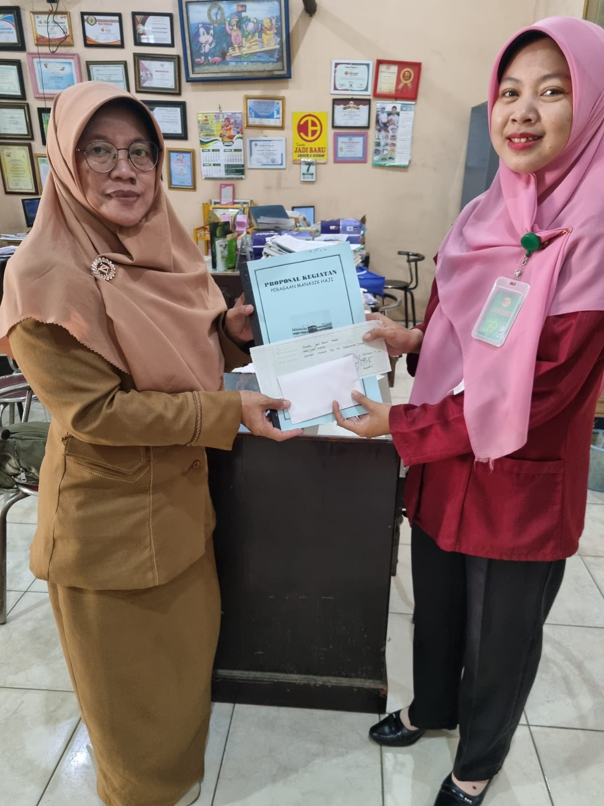 PANITIA KEGIATAN PERAGAAN MANASIK HAJI PENDIDIKAN ANAK USIA DINI  TK KEC. KROYA (TK MASYITHOH)