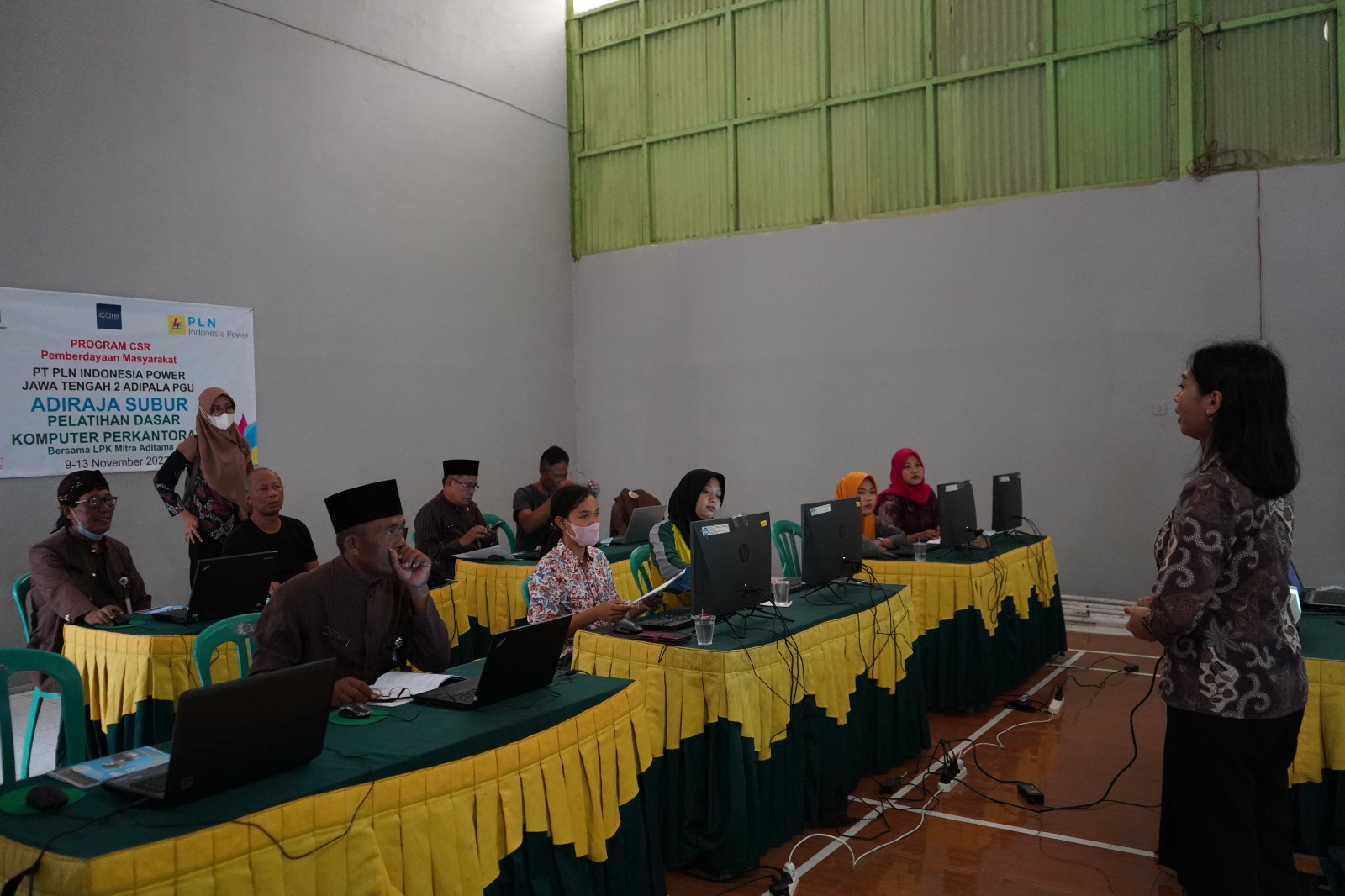 Masyarakat Desa Adiraja 