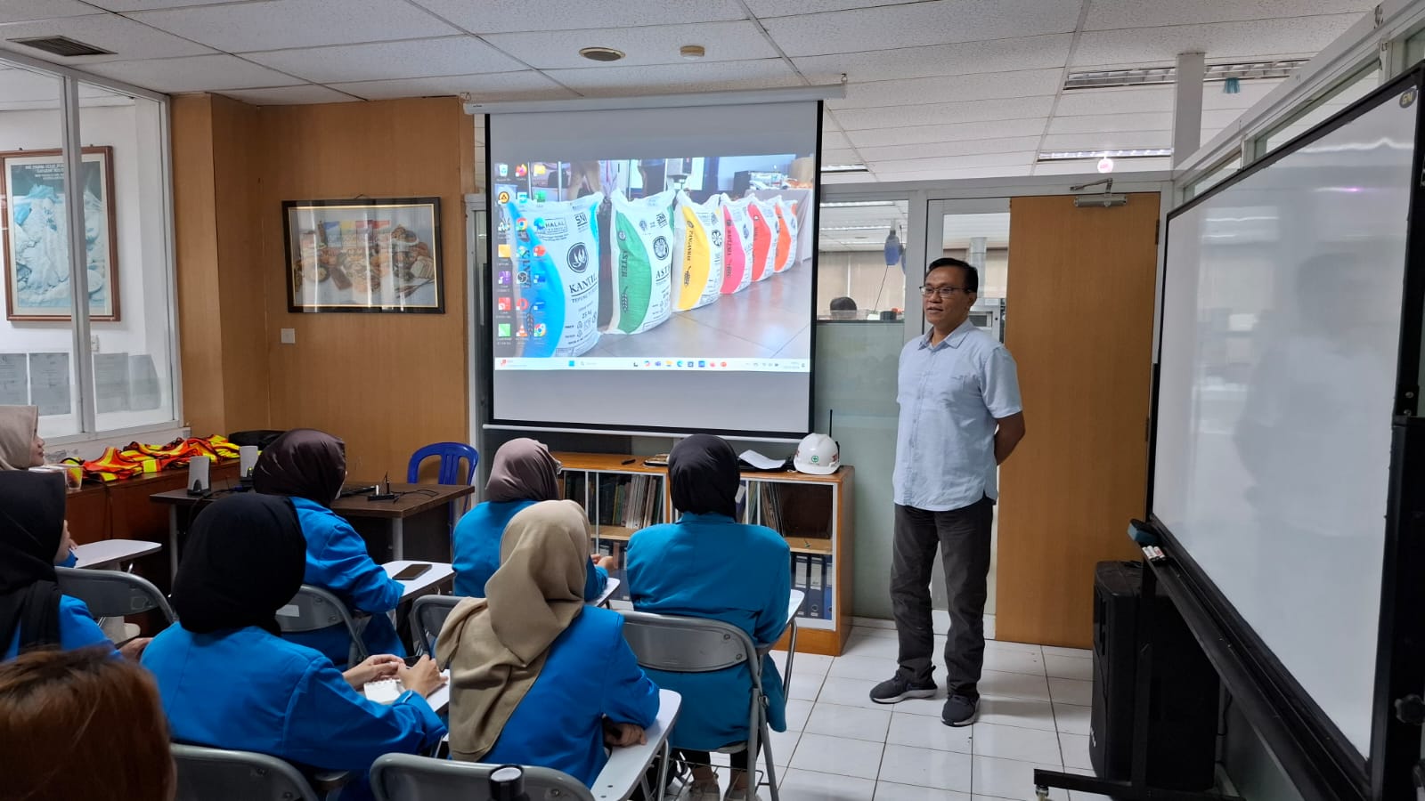 Mahasiswa Politeknik Negeri Cilacap
