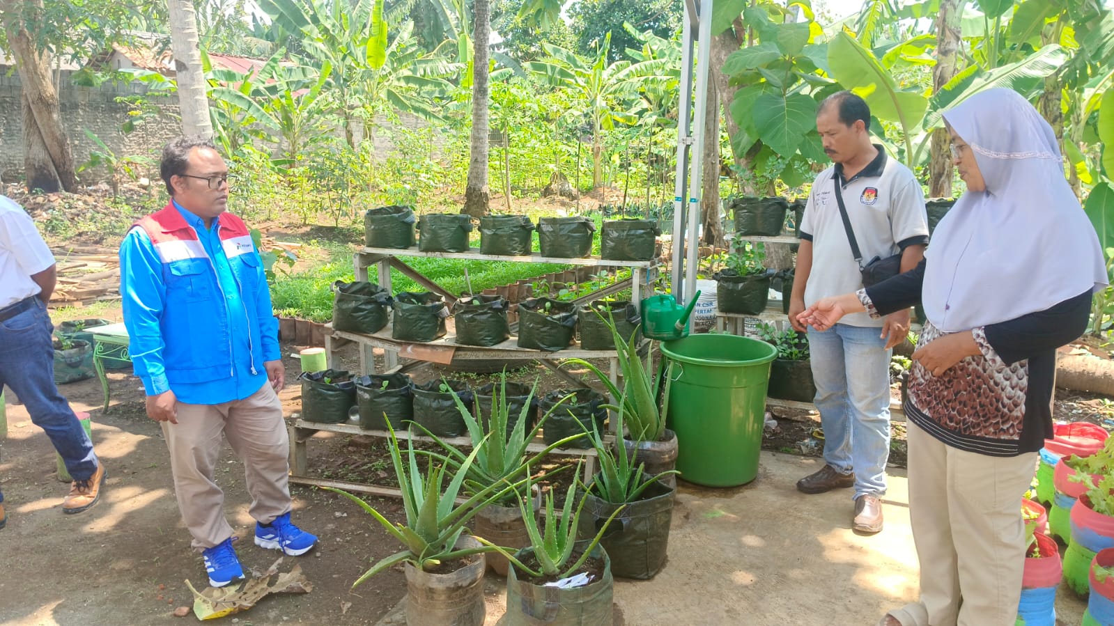 RW 14 Kelurahan Donan (MASKOT KEREN) yang bekerja sama dengan Lembaga Pemberdayaan Masyarakat Anggayuh Kamulyaning Urip (LPPM Angkur)