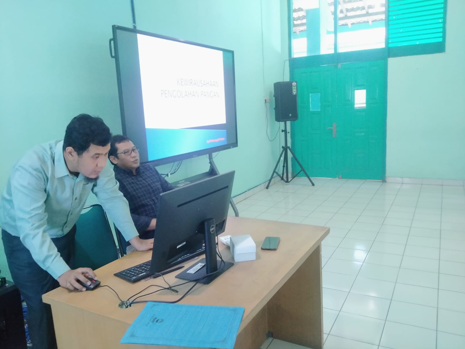 Mahasiswa Universitas Al-Irsyad Cilacap