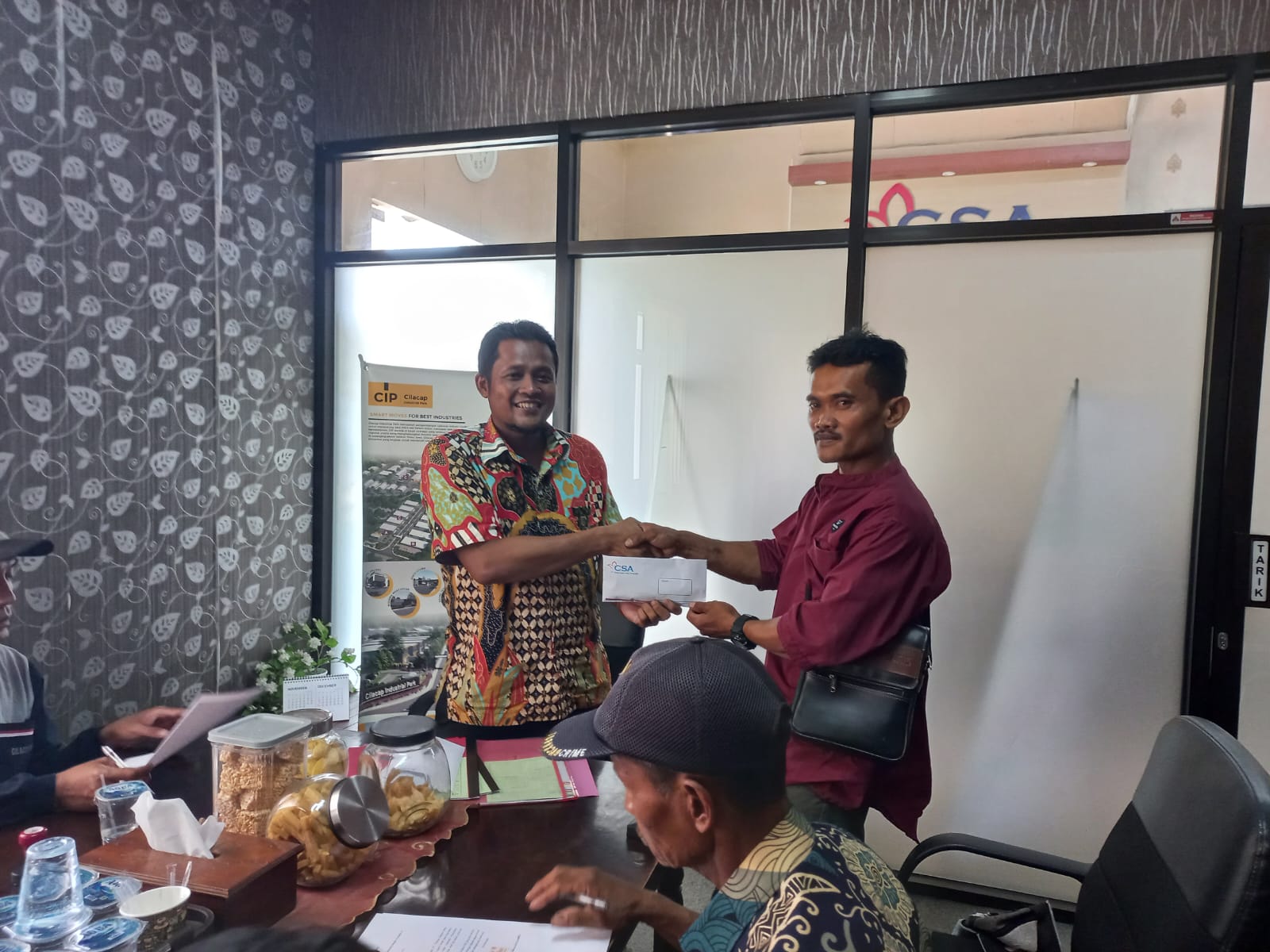 Jalan Lingkungan Desa Layansari RT.06 RW.08 Gandurngmanggu 