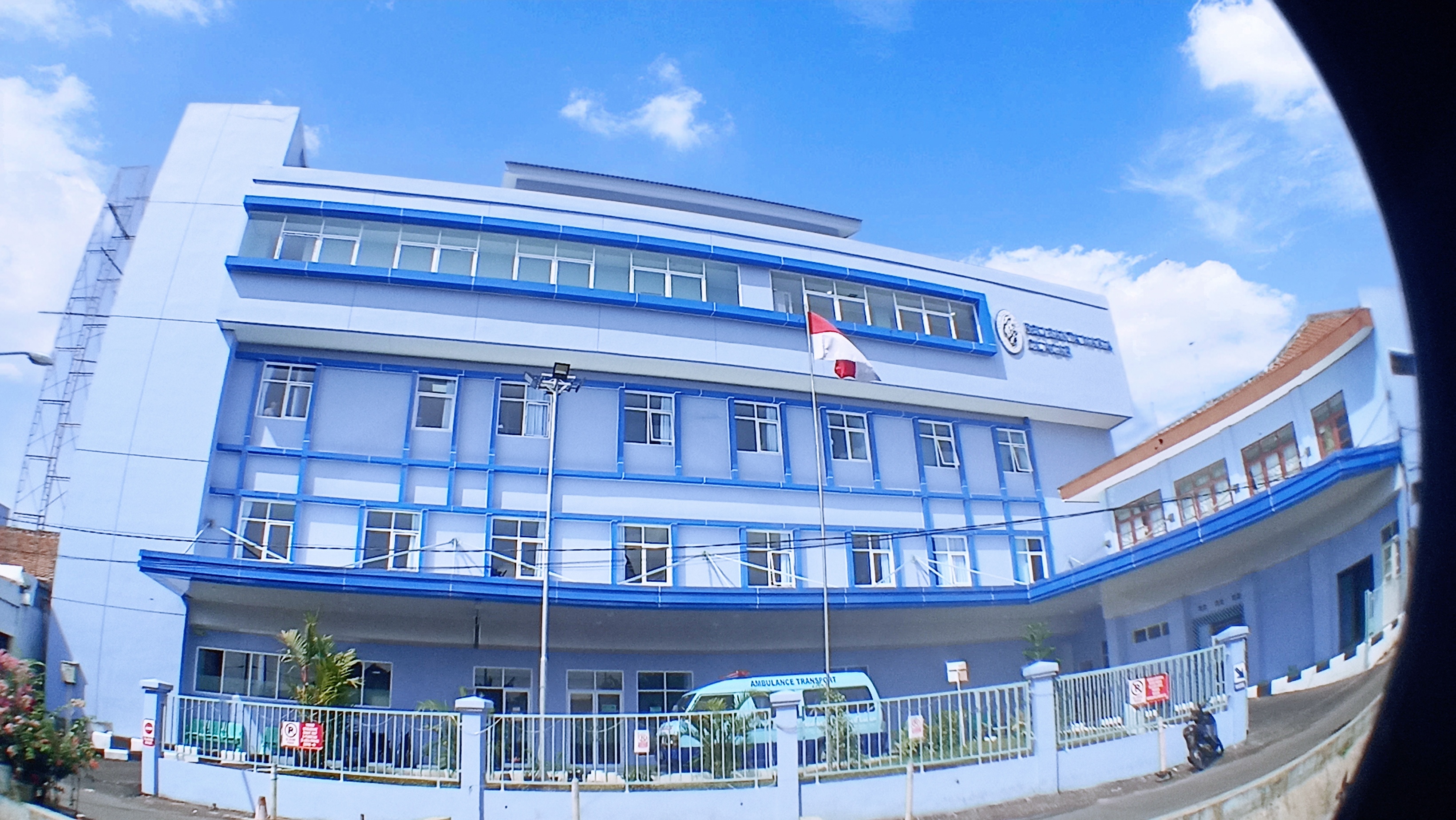 Warga sekitar rumah sakit santa maria