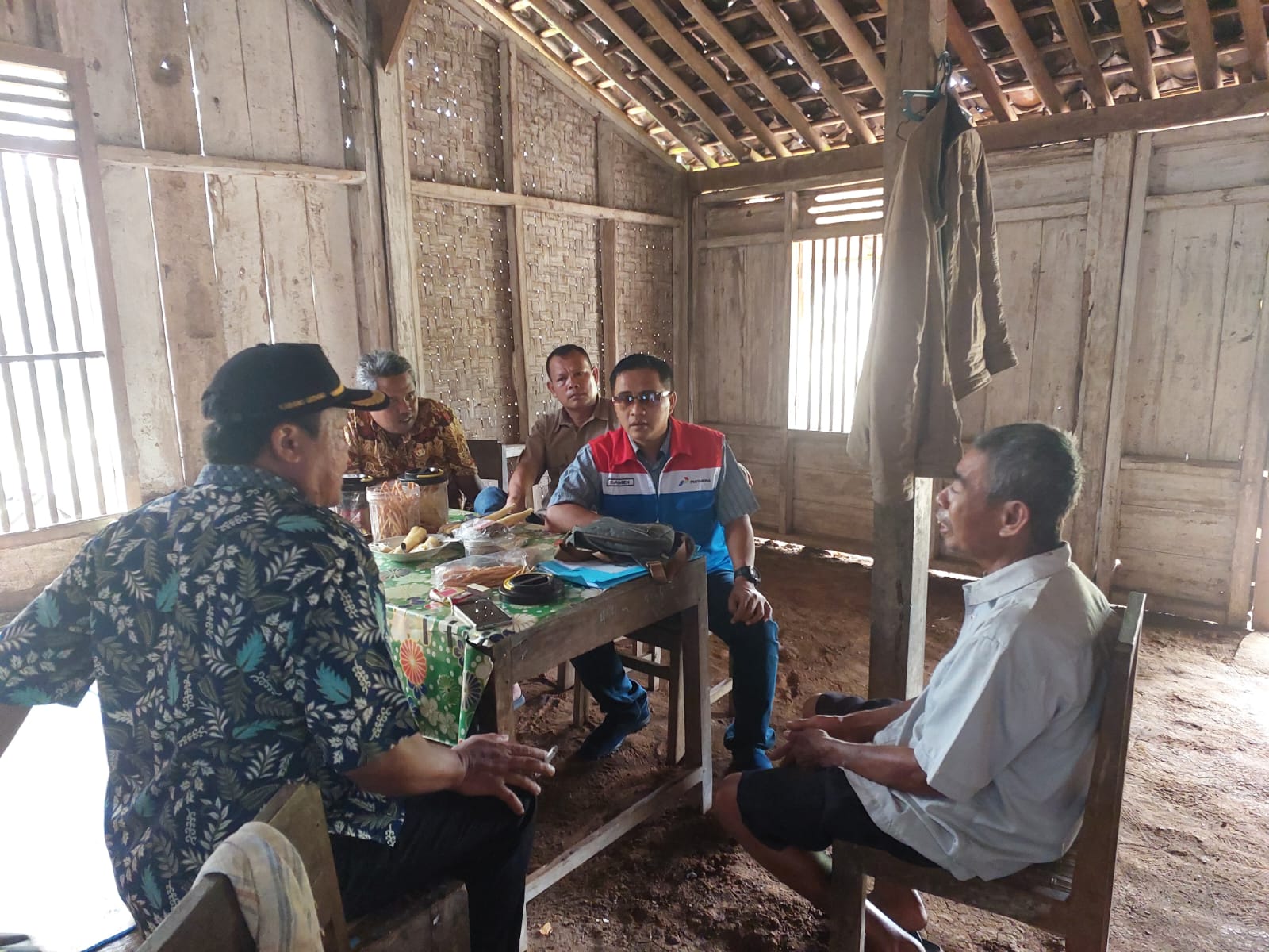 Nama Penerima Manfaat : Mundasri Darkum
Alamat : Dusun Cibitung RT 01 RW 03, Desa Karanggedang, Kecamatan Sidareja