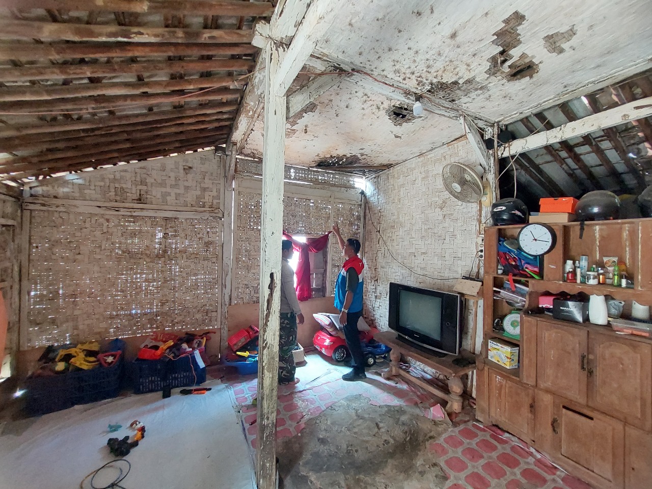 Busfy Tomy Syah Jalan Pemuda No 22 RT 02 Rw 06, Desa Dondong, Kecamatan Kesugihan 