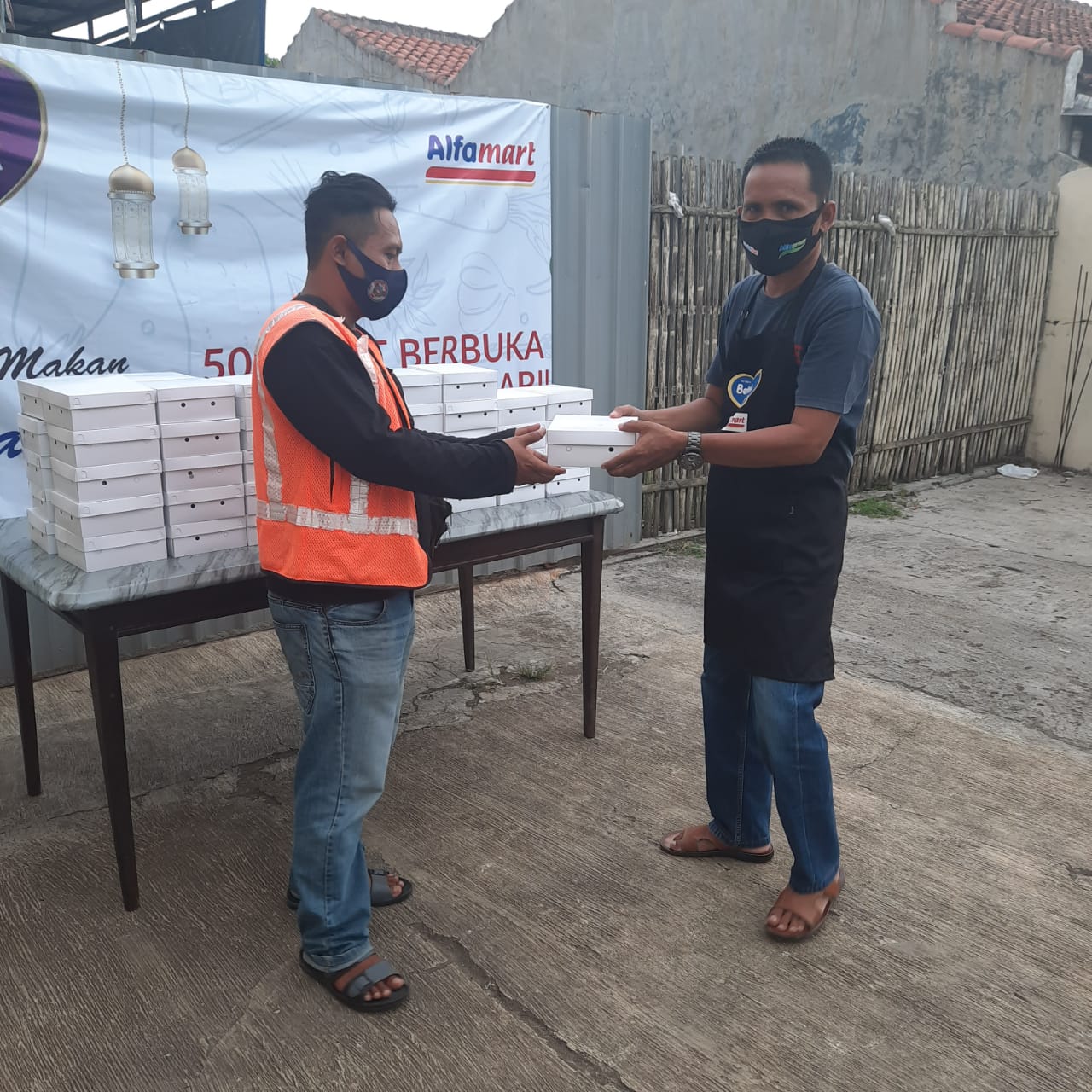 Bantuan Paket Makanan untuk Dhuafa