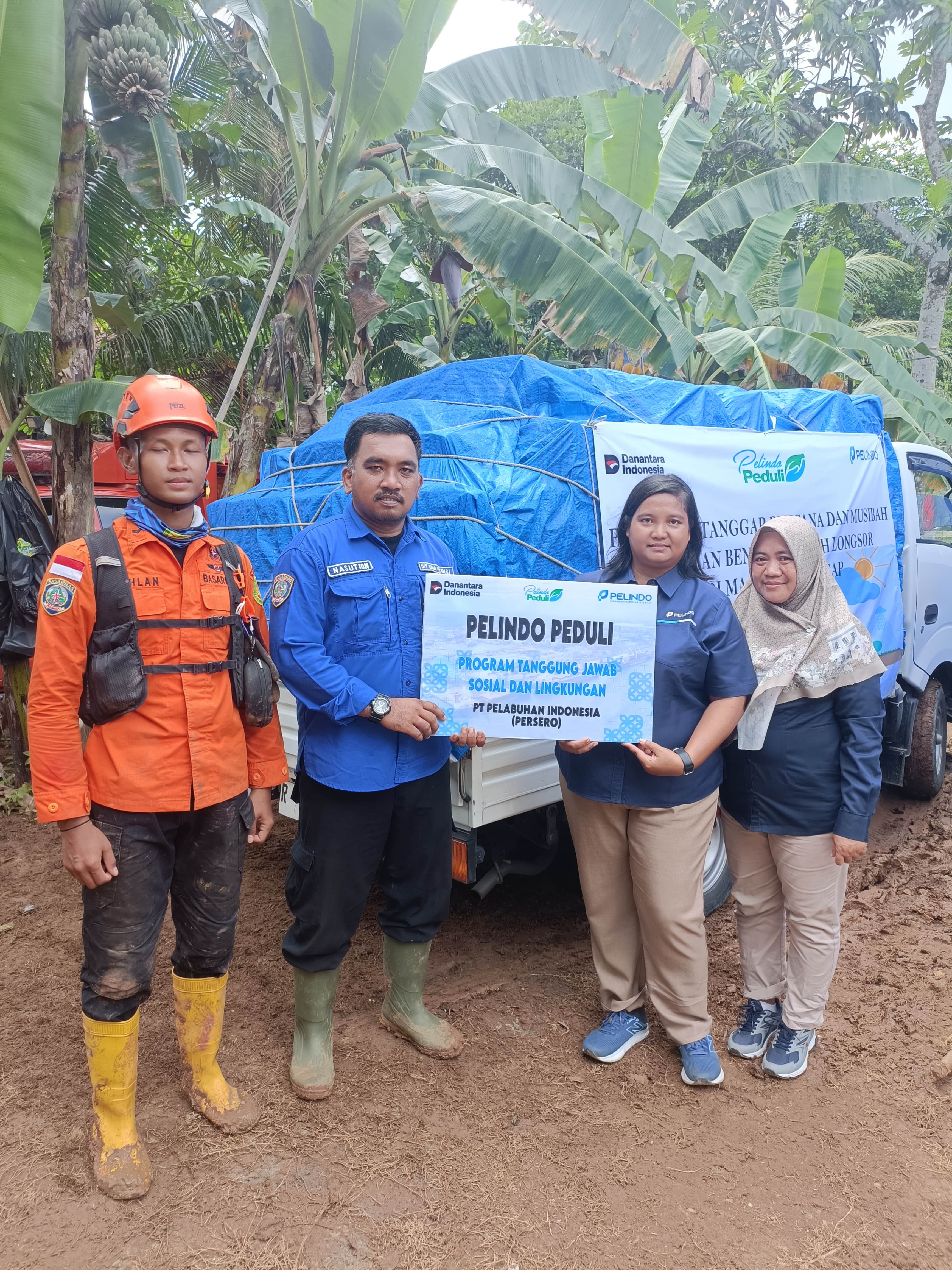 Korban Tanah Longsor di Desa Cibeunying Kec. Majenang Cilacap melalui Posko Basarnas Kab. Cilacap