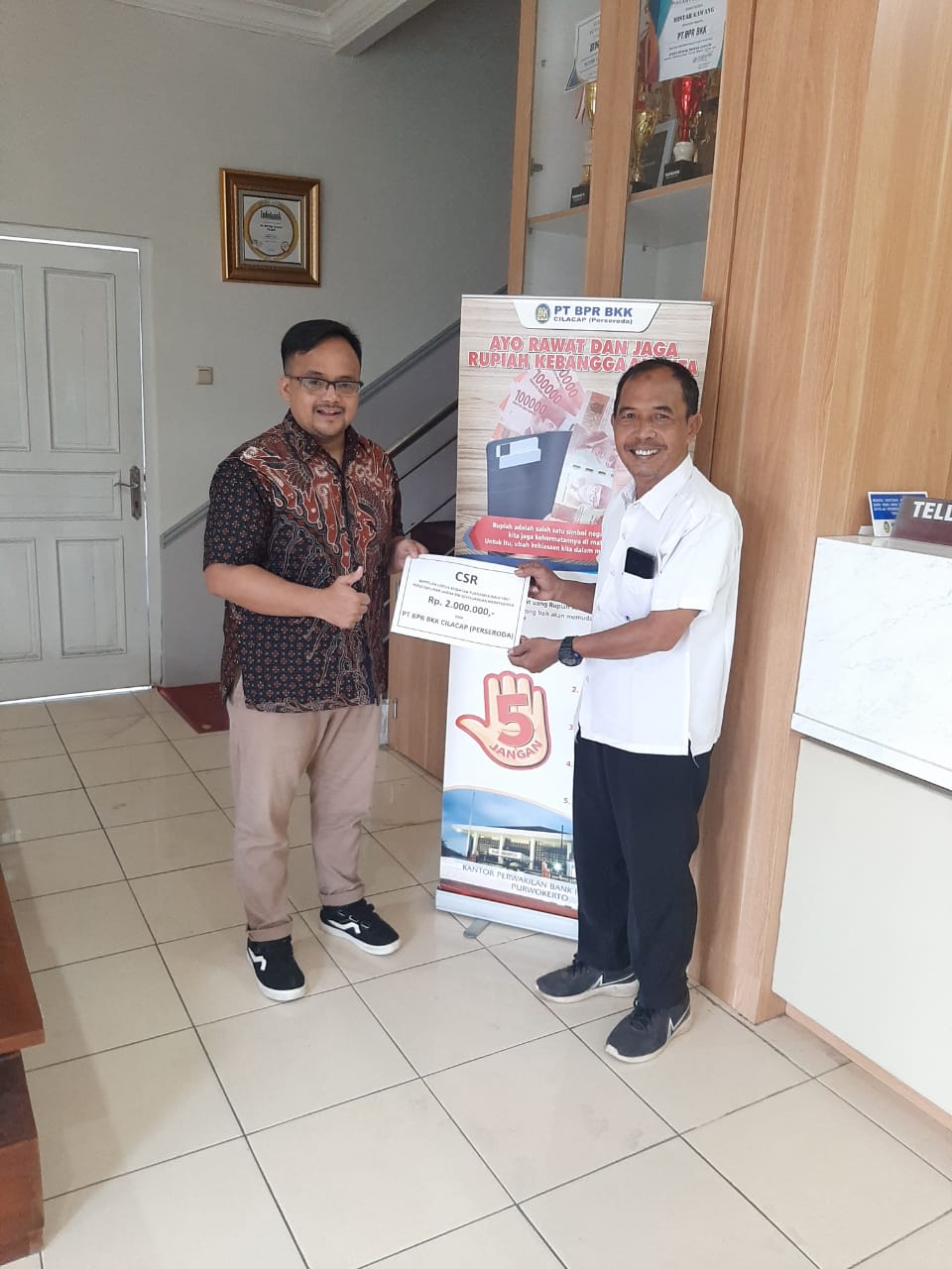 Panitia kegiatan Turnamen Bola Volly Paseduluran Antar RW Sekelurahan Mertasinga