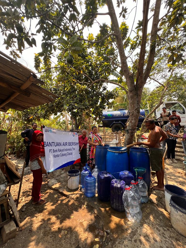 Warga Terdampak Kekeringan di Dusun Karangsari dan Karangbawang Desa Kawunganten