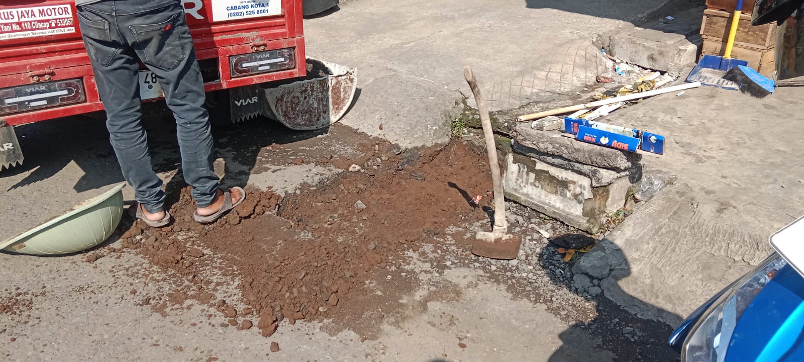 Rabat jalan cor di Lingkungan Perusahaan