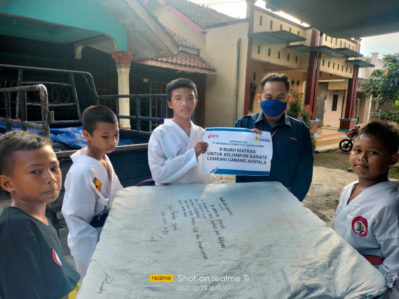 Bantuan matras untuk pelatihan pendidikan karate