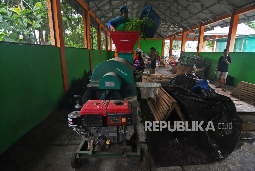Pengelola Bank Sampah Jaga Laut