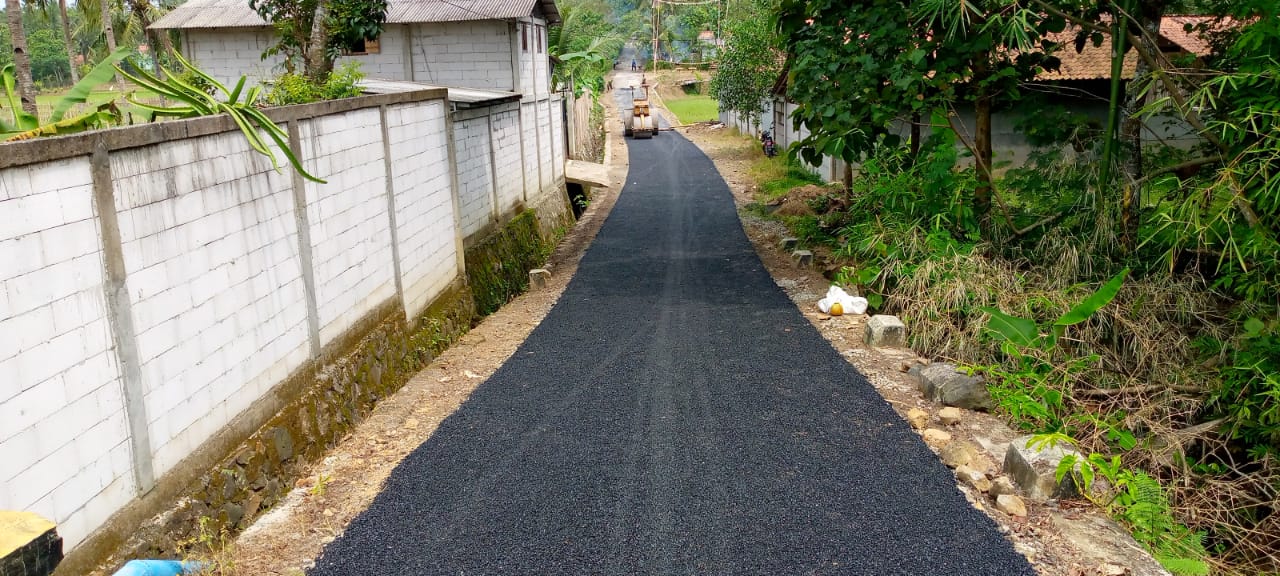 Bantuan Pengaspalan Jalan Kaligintung-Sidakumpul