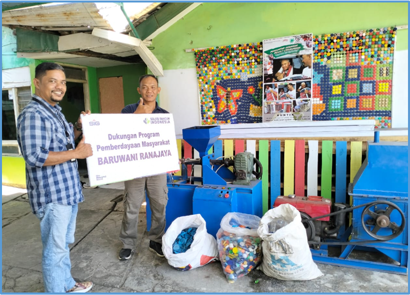 Masyarakat di sekitar pabrik dan tambang yang mengikuti Program Bank Sampah Baruwani